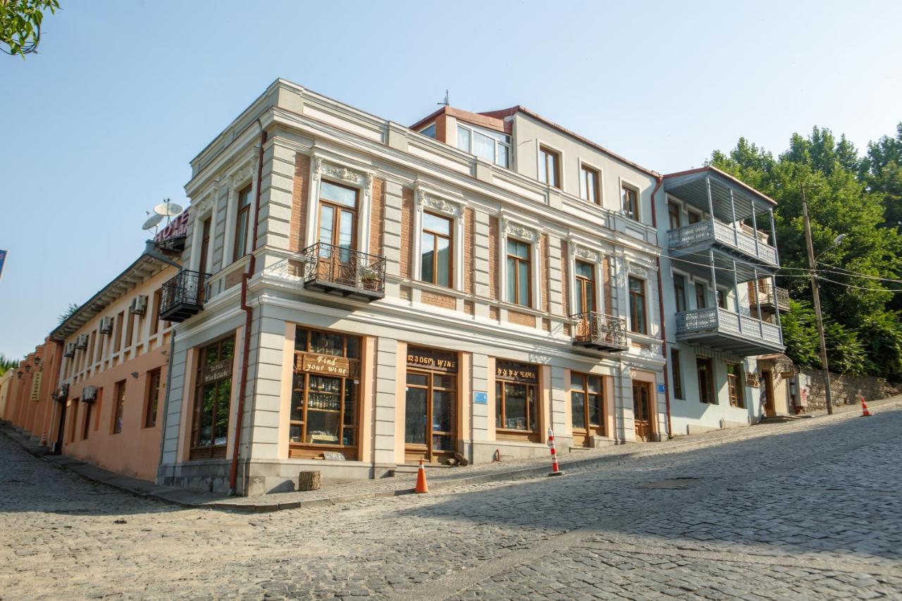 Ната хотел. Отель Ната в Тбилиси. Отель Nata Грузия. Apartment Tamarioni Тбилиси. Отель Ната Тбилиси фото.